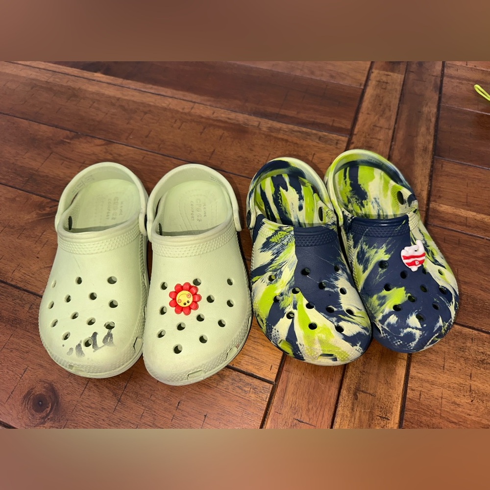CROCS Kids Slippers - Light Green and Navy Mix